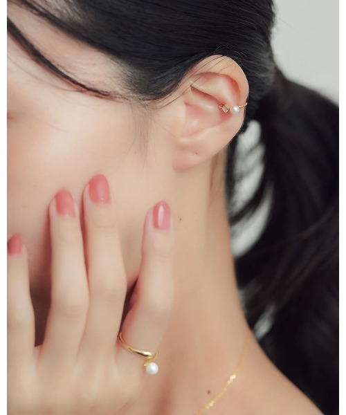 ChooMia（チュミア）の「パール×ストーンミニイヤーカフ（イヤーカフ・レディース・ゴールド/シルバー・FREE）」の4枚目の写真