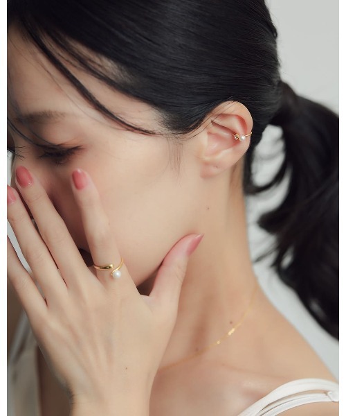 ChooMia（チュミア）の「パール×ストーンミニイヤーカフ（イヤーカフ・レディース・ゴールド/シルバー・FREE）」の5枚目の写真