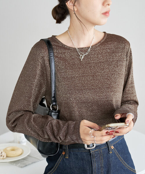 DISCOAT(ディスコート)の「【WEB限定】ラメロングスリーブ(Tシャツ/カットソー・レディース・ライトグレー/ブラウン/ネイビー/ゴールド/ブラック/チャコールグレー・FREE)」の4枚目の写真