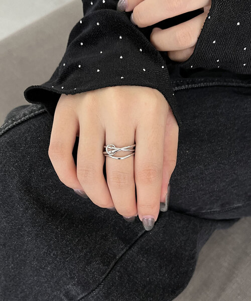 CAPRICIEUX LE'MAGE（カプリシューレマージュ）の「〈GOLDY/ゴールディ〉ツイストフープリング（リング・レディース・ゴールド/シルバー・FREE）」の2枚目の写真