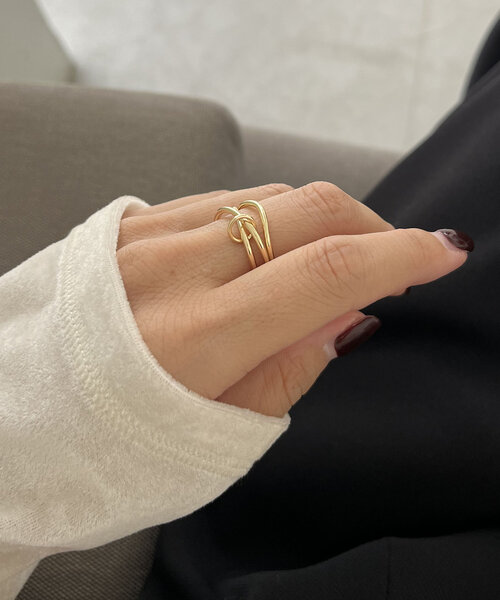 CAPRICIEUX LE'MAGE（カプリシューレマージュ）の「〈GOLDY/ゴールディ〉ツイストフープリング（リング・レディース・ゴールド/シルバー・FREE）」の6枚目の写真