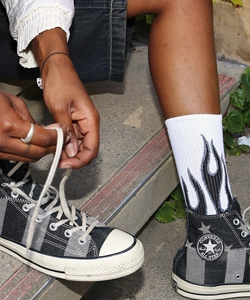 COOKMAN(クックマン)の「Cookman クックマン ソックス Crew Socks Flame ファイアーパターン ソックス(ソックス/靴下・メンズ・ブラック×グレー/ブラック×ホワイト/ブルー/ホワイト×ブラック/ブラック×レッド/ブラック×ブラック/ブラック×ブルー・FREE)」の2枚目の写真
