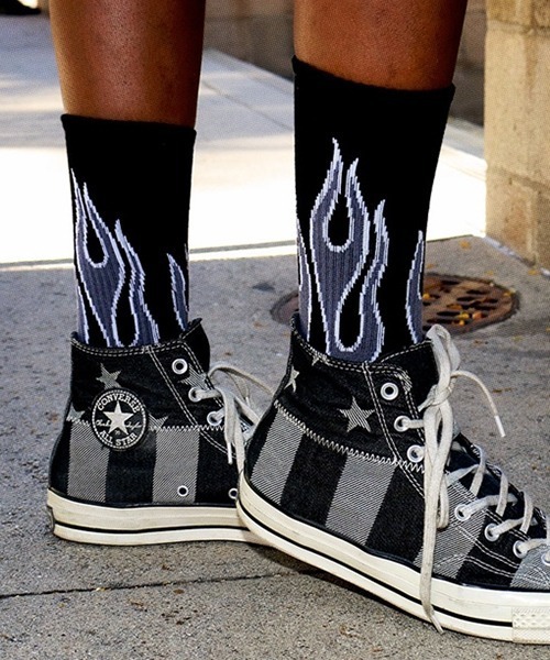 COOKMAN(クックマン)の「Cookman クックマン ソックス Crew Socks Flame ファイアーパターン ソックス(ソックス/靴下・メンズ・ブラック×グレー/ブラック×ホワイト/ブルー/ホワイト×ブラック/ブラック×レッド/ブラック×ブラック/ブラック×ブルー・FREE)」の3枚目の写真