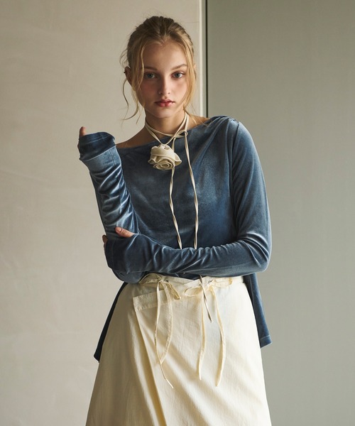 loin nuit（ロワンニュイ）の「side slit velours tops/ サイドスリットベロアトップス（Tシャツ/カットソー・レディース・ブルー/ブラック/グリーン・FREE）」の11枚目の写真