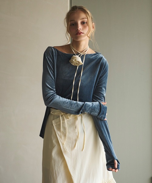 loin nuit（ロワンニュイ）の「side slit velours tops/ サイドスリットベロアトップス（Tシャツ/カットソー・レディース・ブルー/ブラック/グリーン・FREE）」の7枚目の写真