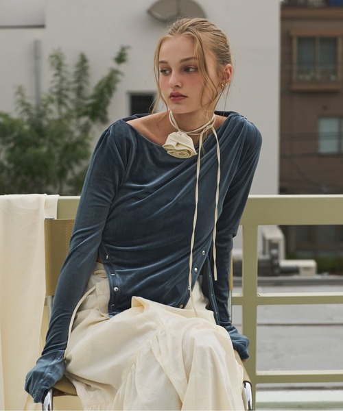 loin nuit（ロワンニュイ）の「side slit velours tops/ サイドスリットベロアトップス（Tシャツ/カットソー・レディース・ブルー/ブラック/グリーン・FREE）」の13枚目の写真