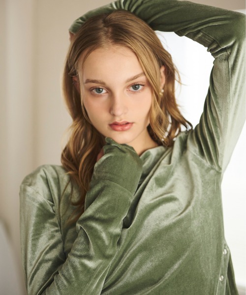 loin nuit（ロワンニュイ）の「side slit velours tops/ サイドスリットベロアトップス（Tシャツ/カットソー・レディース・ブルー/ブラック/グリーン・FREE）」の15枚目の写真