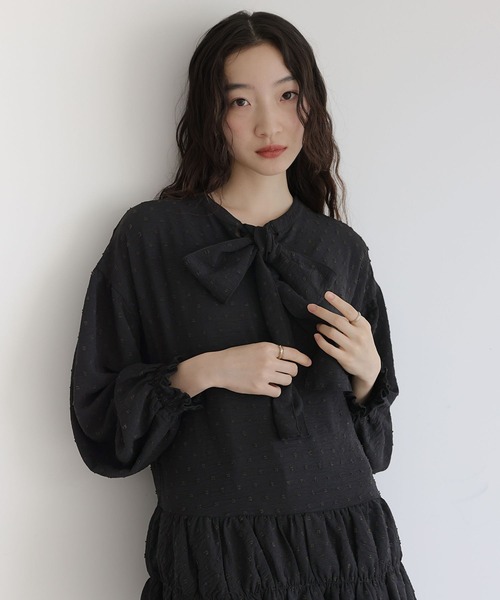 somari imagination(ソマリ イマジネーション)の「前後2wayボウタイチュニックブラウス(シャツ/ブラウス・レディース・ブラック/オフホワイト・2/1)」の1枚目の写真