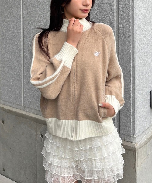 FOREVER 21（フォーエバー トゥエンティーワン）の「【2024FW】トラックジップニット（ニット/セーター・レディース・グレー/ネイビー/ベージュ・FREE）」の3枚目の写真