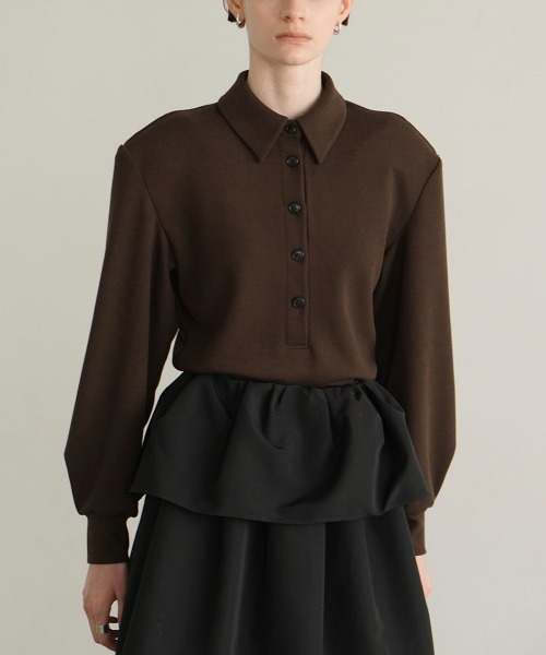 CLANE（クラネ）の「CLANE POWER SHOULDER POLO TOPS 17105-1292（ポロシャツ・レディース・オフホワイト/ブラウン/ブラック・1）」の3枚目の写真