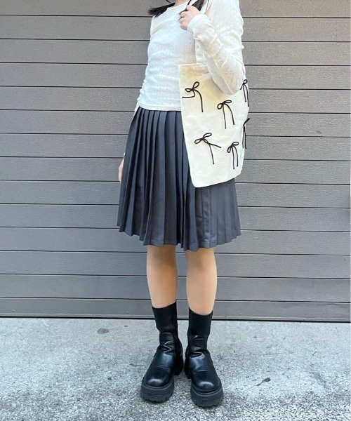 hugi(ハギ)の「RIBBON TOTE/リボントートバッグ(トートバッグ・レディース・ホワイト/ブラック・FREE)」の7枚目の写真
