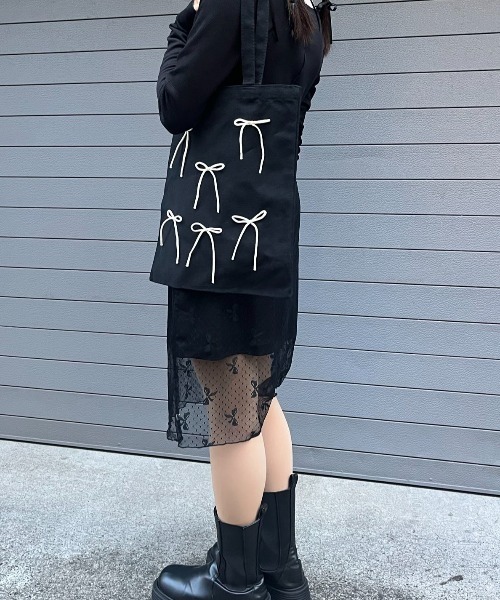 hugi(ハギ)の「RIBBON TOTE/リボントートバッグ(トートバッグ・レディース・ホワイト/ブラック・FREE)」の9枚目の写真