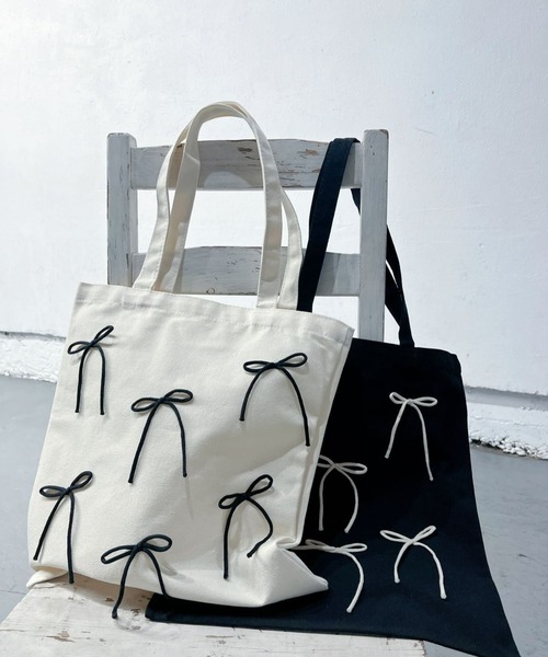 hugi(ハギ)の「RIBBON TOTE/リボントートバッグ(トートバッグ・レディース・ホワイト/ブラック・FREE)」の3枚目の写真