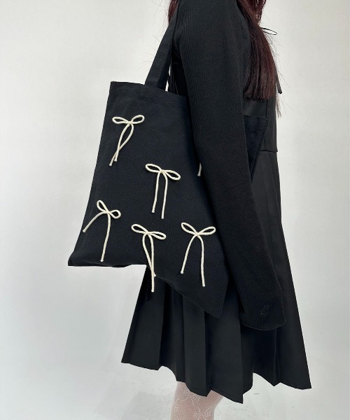 hugi(ハギ)の「RIBBON TOTE/リボントートバッグ(トートバッグ・レディース・ホワイト/ブラック・FREE)」の6枚目の写真
