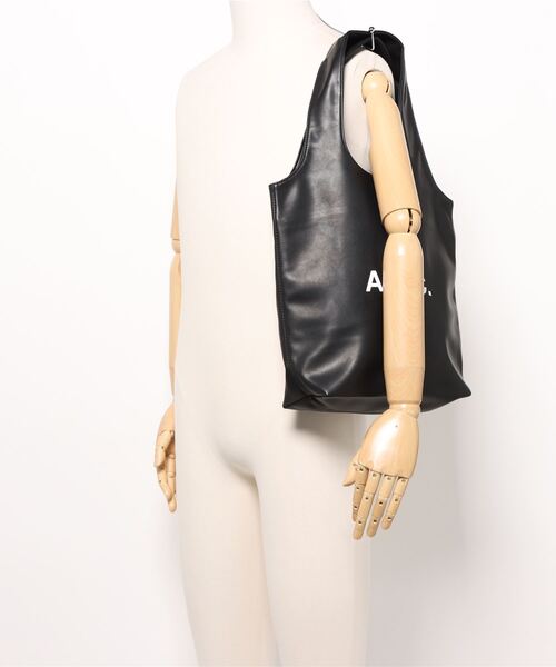 A.P.C.（アーペーセー）の「TOTE NINON SMALL（トートバッグ・メンズ・ブラウン/ブラック・ONESIZE）」の6枚目の写真
