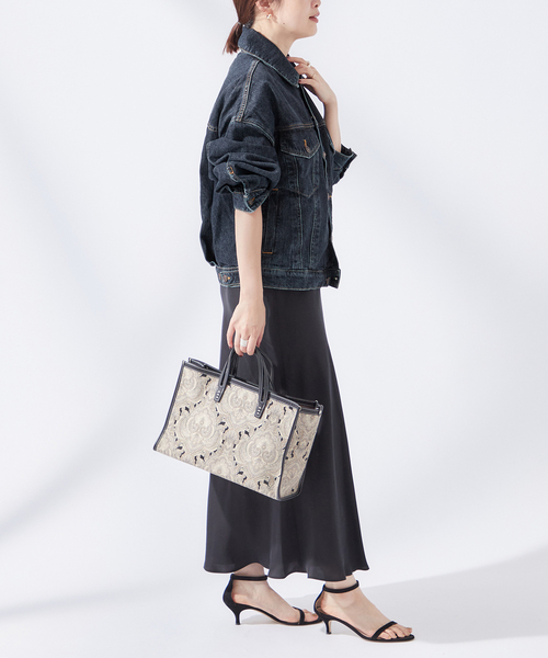 AGOLDE（エーゴールドイー）の「《追加》【AGOLDE】DALTON BALLOON JACKET IN PENDULUM：デニムジャケット（デニムジャケット・レディース・ブルー・SMALL）」の4枚目の写真