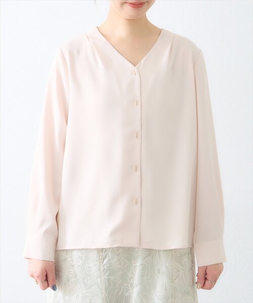 natural couture(ナチュラルクチュール)の「プチプラバー釦とろみブラウス(シャツ/ブラウス・レディース・ミント/ネイビー/ピンクベージュ/グレイッシュベージュ/アイボリー・FREE)」の11枚目の写真