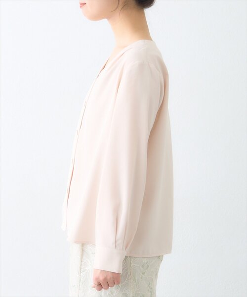 natural couture(ナチュラルクチュール)の「プチプラバー釦とろみブラウス(シャツ/ブラウス・レディース・ミント/ネイビー/ピンクベージュ/グレイッシュベージュ/アイボリー・FREE)」の12枚目の写真