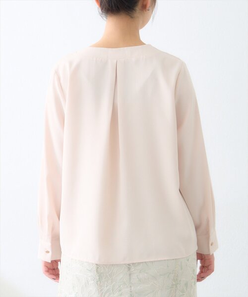 natural couture(ナチュラルクチュール)の「プチプラバー釦とろみブラウス(シャツ/ブラウス・レディース・ミント/ネイビー/ピンクベージュ/グレイッシュベージュ/アイボリー・FREE)」の13枚目の写真
