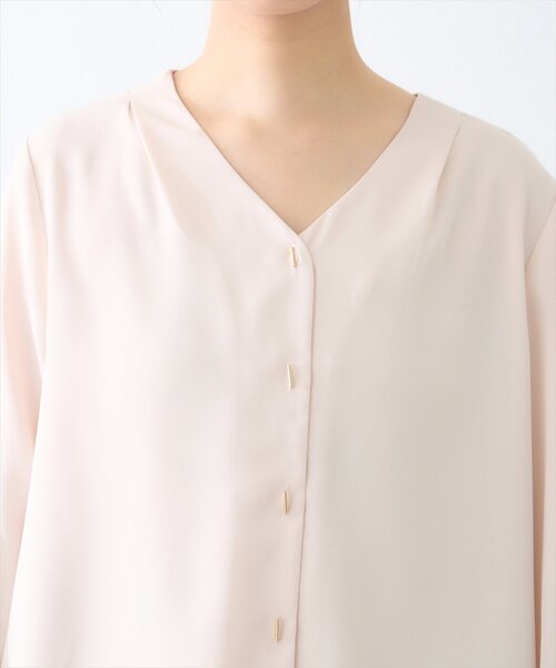natural couture(ナチュラルクチュール)の「プチプラバー釦とろみブラウス(シャツ/ブラウス・レディース・ミント/ネイビー/ピンクベージュ/グレイッシュベージュ/アイボリー・FREE)」の14枚目の写真