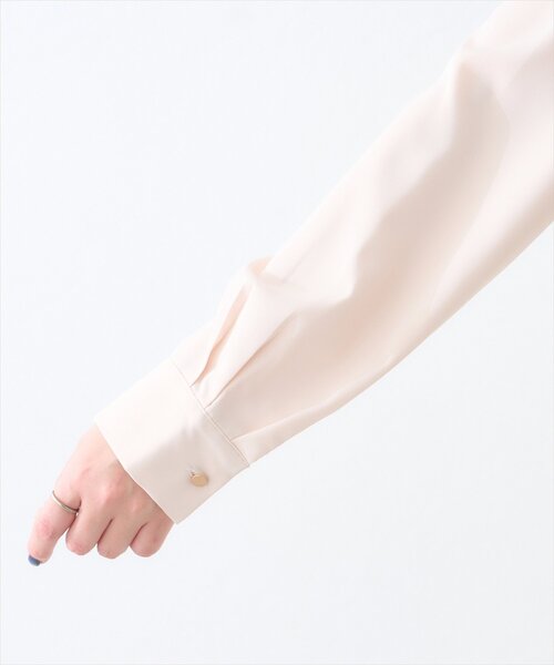 natural couture(ナチュラルクチュール)の「プチプラバー釦とろみブラウス(シャツ/ブラウス・レディース・ミント/ネイビー/ピンクベージュ/グレイッシュベージュ/アイボリー・FREE)」の16枚目の写真