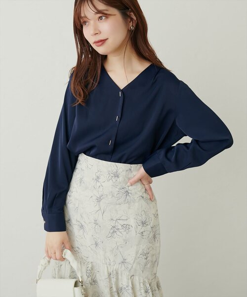 natural couture(ナチュラルクチュール)の「プチプラバー釦とろみブラウス(シャツ/ブラウス・レディース・ミント/ネイビー/ピンクベージュ/グレイッシュベージュ/アイボリー・FREE)」の20枚目の写真