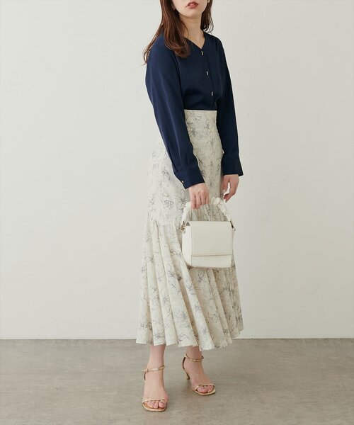 natural couture(ナチュラルクチュール)の「プチプラバー釦とろみブラウス(シャツ/ブラウス・レディース・ミント/ネイビー/ピンクベージュ/グレイッシュベージュ/アイボリー・FREE)」の21枚目の写真