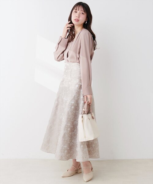 natural couture(ナチュラルクチュール)の「プチプラバー釦とろみブラウス(シャツ/ブラウス・レディース・ミント/ネイビー/ピンクベージュ/グレイッシュベージュ/アイボリー・FREE)」の6枚目の写真