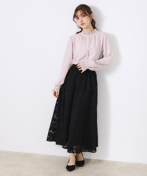 couture brooch（クチュールブローチ）の「【春の華やぎ無地見えスカート】カットジャカードフラワースカート（スカート・レディース・ブラック/アイボリー/ライトパープル・40/38/42/36）」の2枚目の写真