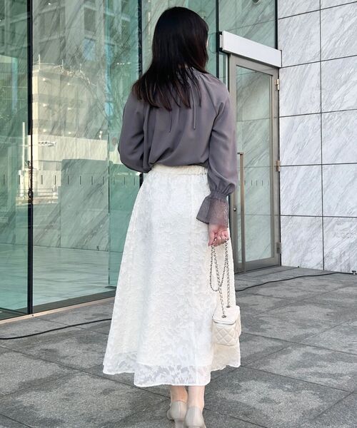 couture brooch（クチュールブローチ）の「【春の華やぎ無地見えスカート】カットジャカードフラワースカート（スカート・レディース・ブラック/アイボリー/ライトパープル・40/38/42/36）」の13枚目の写真