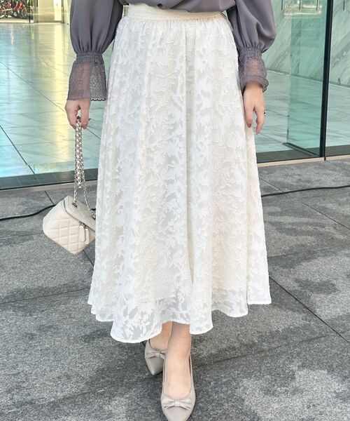 couture brooch（クチュールブローチ）の「【春の華やぎ無地見えスカート】カットジャカードフラワースカート（スカート・レディース・ブラック/アイボリー/ライトパープル・40/38/42/36）」の14枚目の写真