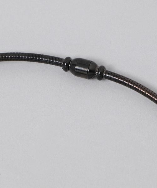 JEANASIS（ジーナシス）の「プランプメタルチョーカー/284409（ネックレス・レディース・ブラック/シルバー・FREE）」の4枚目の写真