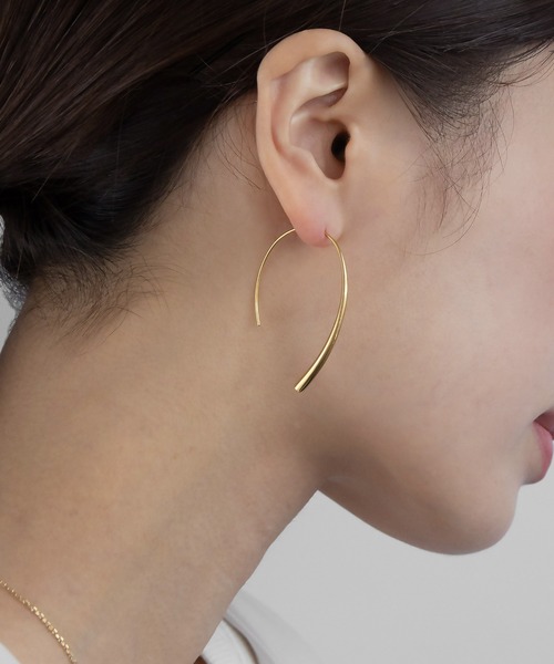 abaskdesign（アバスクデザイン）の「金属アレルギー対応 カーブラインフックピアス（ピアス（両耳用）・レディース・シルバー/ゴールド・FREE）」の3枚目の写真
