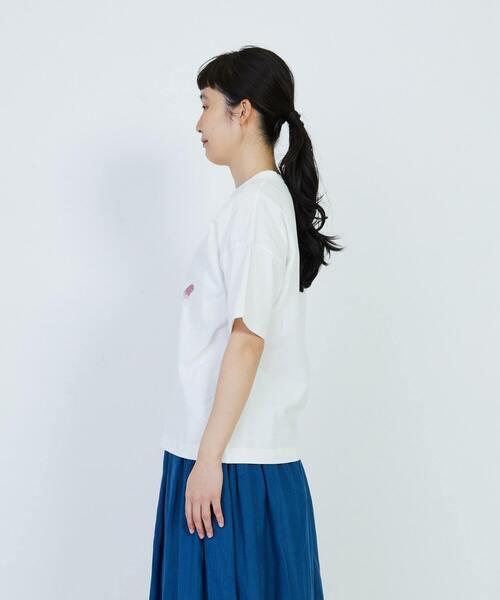 LOISIR（ロワズィール）の「イラストプリントTシャツ（Tシャツ/カットソー・レディース・オフホワイト/チャコールグレー/グレイッシュベージュ・FREE）」の21枚目の写真