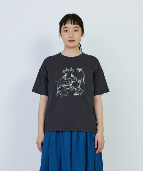 LOISIR（ロワズィール）の「イラストプリントTシャツ（Tシャツ/カットソー・レディース・オフホワイト/チャコールグレー/グレイッシュベージュ・FREE）」の5枚目の写真