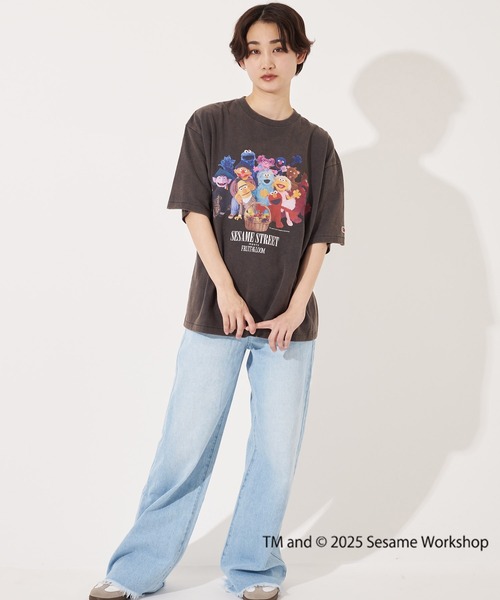 FRUIT OF THE LOOM（フルーツオブザルーム）の「【FRUIT OF THE LOOM】SESAME STREET×FTL フォトTシャツ D/セサミストリート コラボ（Tシャツ/カットソー・メンズ・オフホワイト/セージグリーン/チャコール・S/L/M）」の8枚目の写真