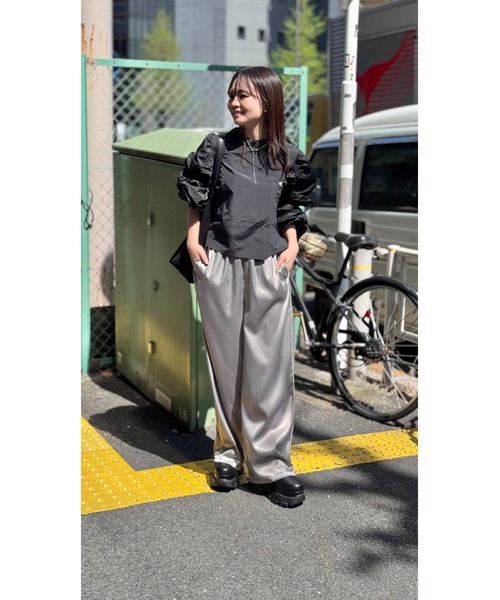 DIP IN CHOCOLATE(ディップインチョコレート)の「シャーリングスリーブプルオーバー【DIP IN CHOCOLATE】(Tシャツ/カットソー・レディース・オフホワイト/ブラック・F)」の5枚目の写真