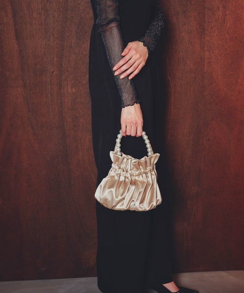 darial(ダリアル)の「【darial】3way pearl satin bag 3way パール サテンバッグ お呼ばれ 結婚式 二次会 成人式 同窓会 セレモニードレス パーティドレス オケージョンドレス(ハンドバッグ・レディース・ブラック/ゴールド/ネイビー/ホワイト・フリー)」の6枚目の写真