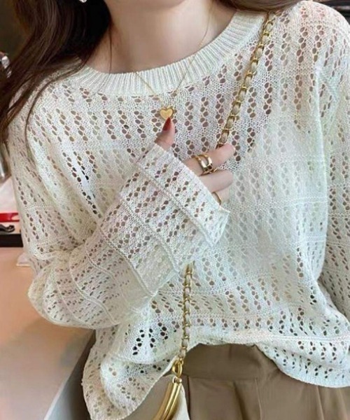 maison de LATIR(メゾンドラティール)の「夏服で大人の抜け感メッシュニット◎クロシェット編み透け感サマーニットでレイヤードが効く(シャツ/ブラウス・レディース・ブラック/カーキ/ホワイト/ブラウン/ベージュ/グリーン系その他/ブラック系その他/ベージュ系その他/ホワイト系その他・ONESIZE)」の1枚目の写真