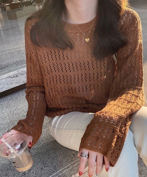 maison de LATIR(メゾンドラティール)の「夏服で大人の抜け感メッシュニット◎クロシェット編み透け感サマーニットでレイヤードが効く(シャツ/ブラウス・レディース・ブラック/カーキ/ホワイト/ブラウン/ベージュ/グリーン系その他/ブラック系その他/ベージュ系その他/ホワイト系その他・ONESIZE)」の16枚目の写真