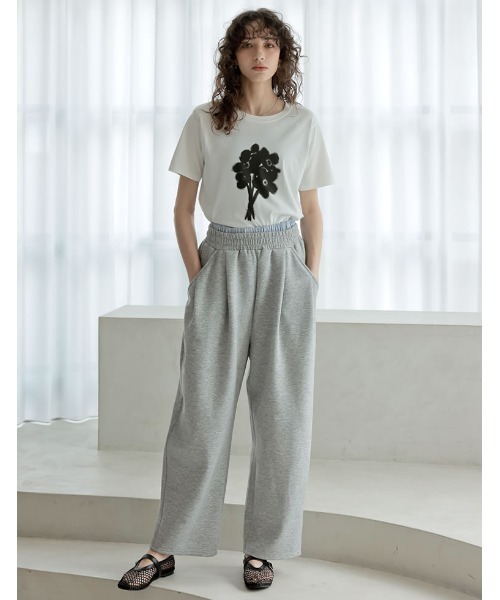 Re:EDIT（リエディ）の「[華奢見えが叶う][接触冷感][紫外線対策][UVカット][2025 SUMMER COLLECTION]選べるドローイングフラワーTシャツ[（Tシャツ/カットソー・レディース・ホワイト/ホワイト系その他/ブラック・MEDIUM/LARGE）」の12枚目の写真