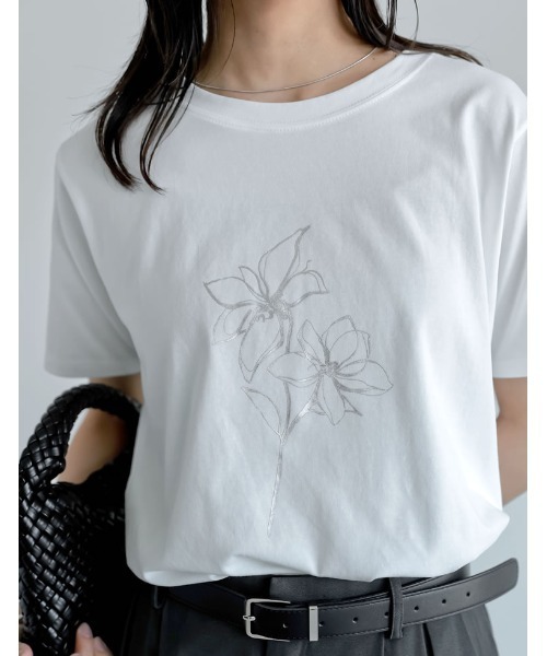Re:EDIT（リエディ）の「[華奢見えが叶う][接触冷感][紫外線対策][UVカット][2025 SUMMER COLLECTION]選べるドローイングフラワーTシャツ[（Tシャツ/カットソー・レディース・ホワイト/ホワイト系その他/ブラック・MEDIUM/LARGE）」の22枚目の写真