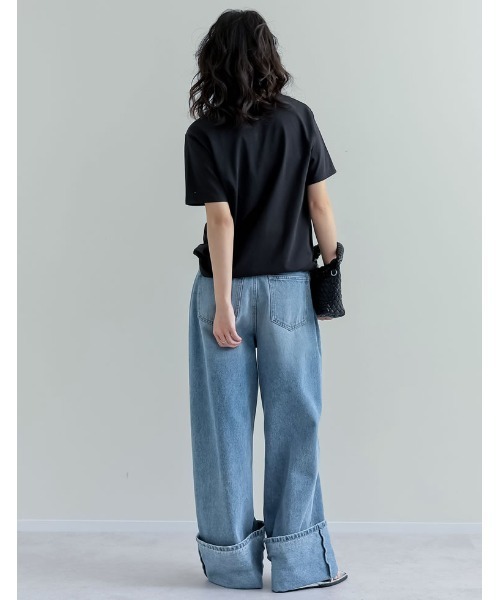 Re:EDIT（リエディ）の「[華奢見えが叶う][接触冷感][紫外線対策][UVカット][2025 SUMMER COLLECTION]選べるドローイングフラワーTシャツ[（Tシャツ/カットソー・レディース・ホワイト/ホワイト系その他/ブラック・MEDIUM/LARGE）」の6枚目の写真