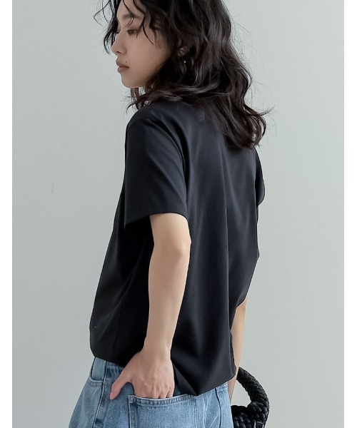 Re:EDIT（リエディ）の「[華奢見えが叶う][接触冷感][紫外線対策][UVカット][2025 SUMMER COLLECTION]選べるドローイングフラワーTシャツ[（Tシャツ/カットソー・レディース・ホワイト/ホワイト系その他/ブラック・MEDIUM/LARGE）」の7枚目の写真