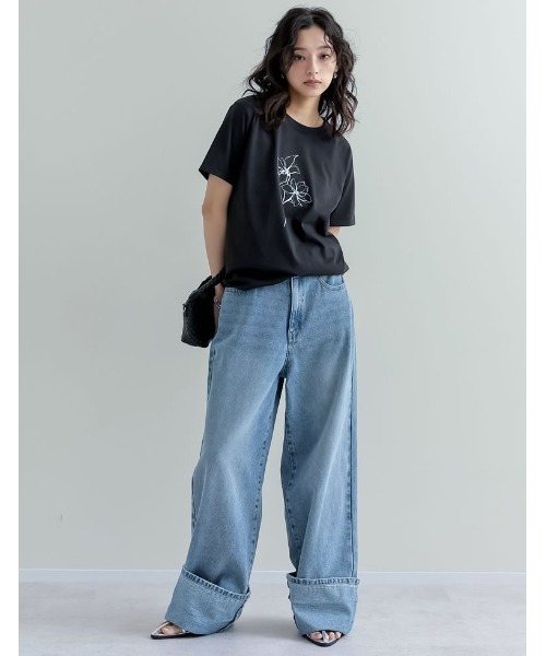 Re:EDIT（リエディ）の「[華奢見えが叶う][接触冷感][紫外線対策][UVカット][2025 SUMMER COLLECTION]選べるドローイングフラワーTシャツ[（Tシャツ/カットソー・レディース・ホワイト/ホワイト系その他/ブラック・MEDIUM/LARGE）」の8枚目の写真