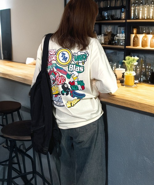 Kashiko 韓国 フルーツと花のグラフィックTシャツ 半袖 新品未使用タグ付 カラフルな花の名前の漢字 / kimchinのフルグラフィックTシャツ