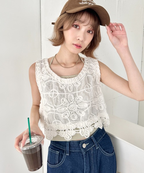 SOLLON.(ソルロン)の「フラワーロープ刺繍ビスチェトップス(ベスト・レディース・ホワイト/アイボリー・FREE)」の17枚目の写真