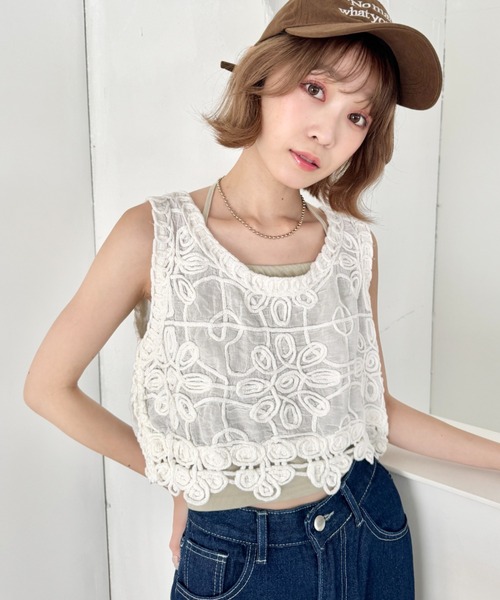 SOLLON.(ソルロン)の「フラワーロープ刺繍ビスチェトップス(ベスト・レディース・ホワイト/アイボリー・FREE)」の18枚目の写真