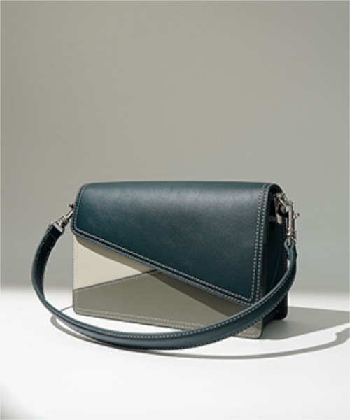 NiiNa(ニーナ)の「【 NiiNa / ニーナ 】高品質牛革 2way ワンハンドル カラーデザイン ショルダーバッグ(ショルダーバッグ・レディース・ピンク/ライム/ブルー/グリーン・FREE)」の4枚目の写真
