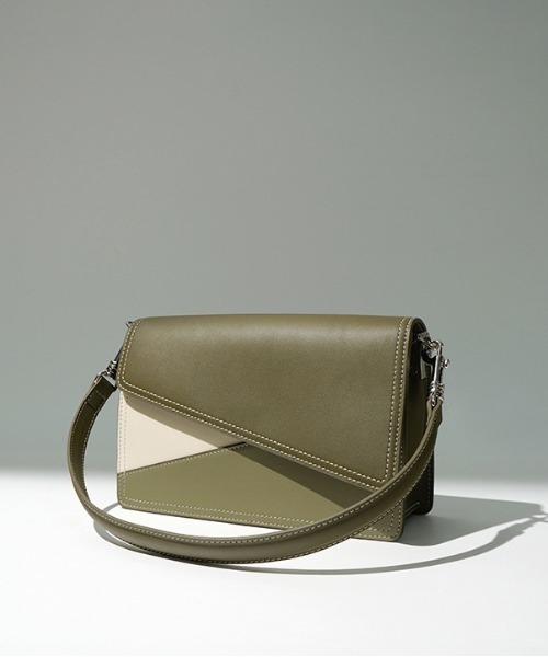 NiiNa(ニーナ)の「【 NiiNa / ニーナ 】高品質牛革 2way ワンハンドル カラーデザイン ショルダーバッグ(ショルダーバッグ・レディース・ピンク/ライム/ブルー/グリーン・FREE)」の3枚目の写真